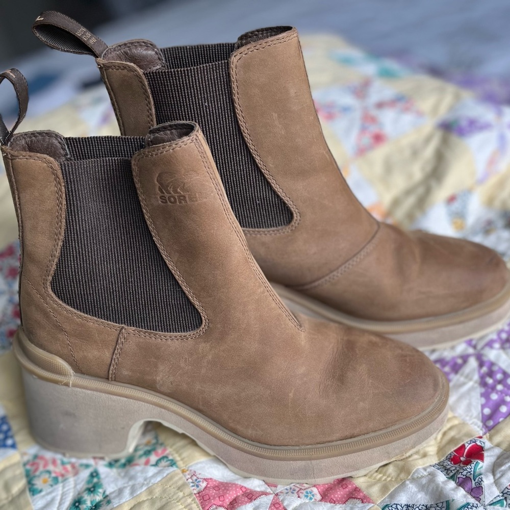 Sorel Women's Brown Heeled Slip-on Boots size 9